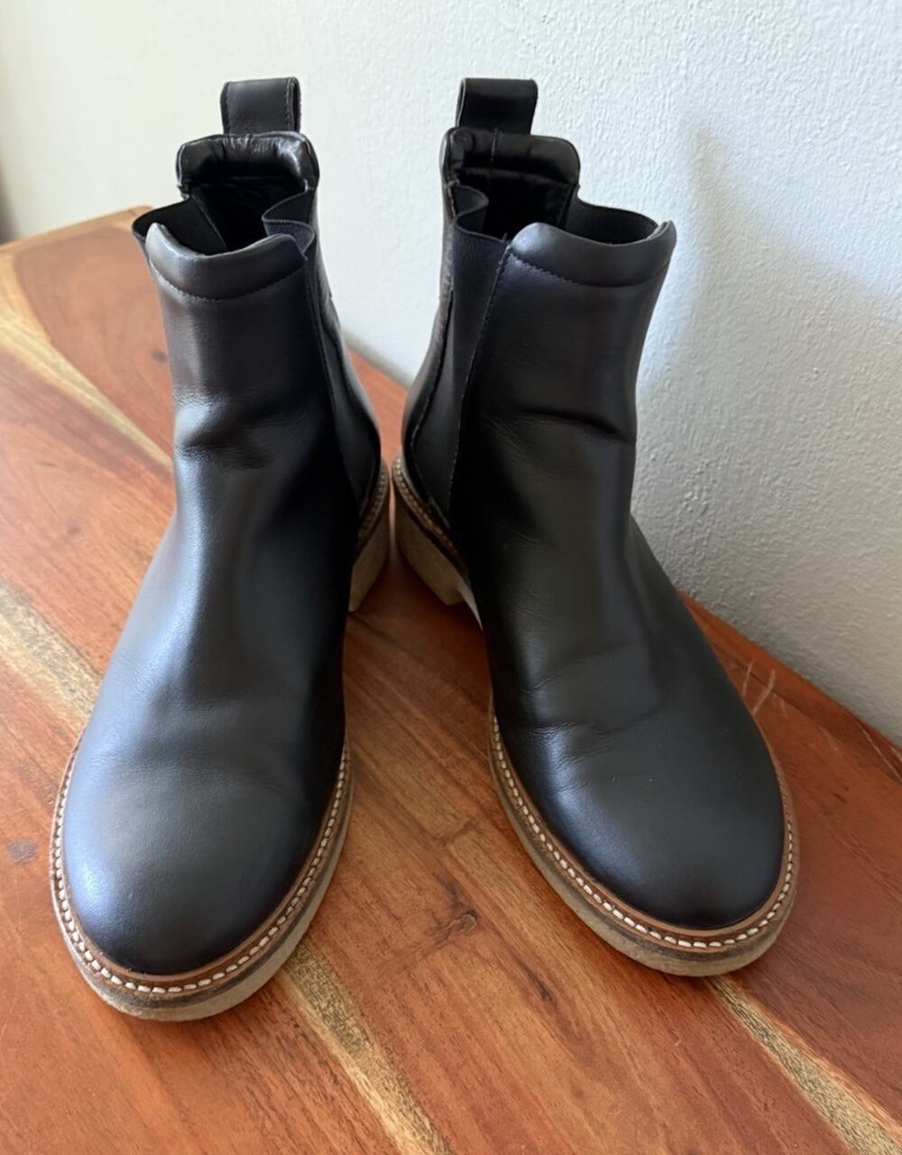 Everlane The Italian Leather Chelsea Boot in Black Women's 7.5 Gum Outsole